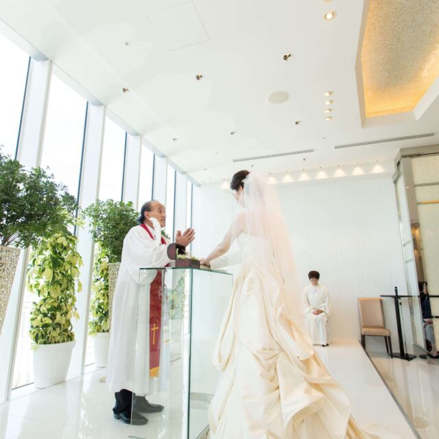 福岡　結婚式　ハカタギグランヒューリ　チャペル　教会式　ウェディングドレス　アントニオリーヴァ　ANTONIORIVA