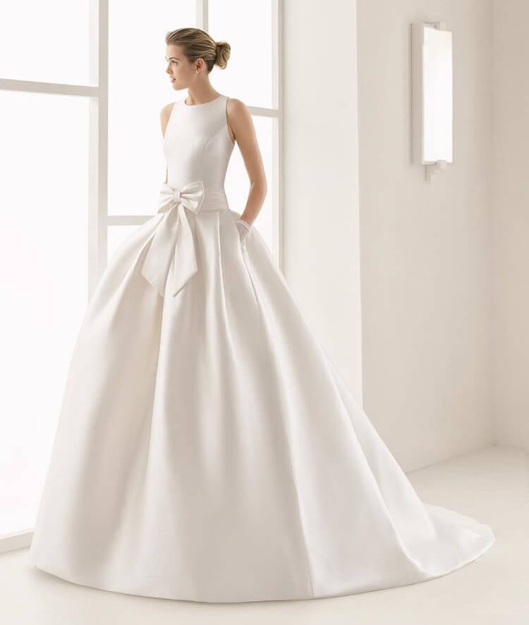 一歩先ゆく感度の高い花嫁さまへ デザインがモダンなウェディングドレス ドレッシーズ