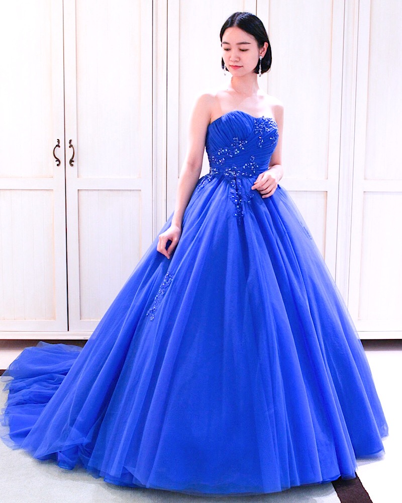 鮮やかなブルーが美しいFiore Bianca(フィオーレビアンカ)オリジナルカラードレス - ドレッシーズ