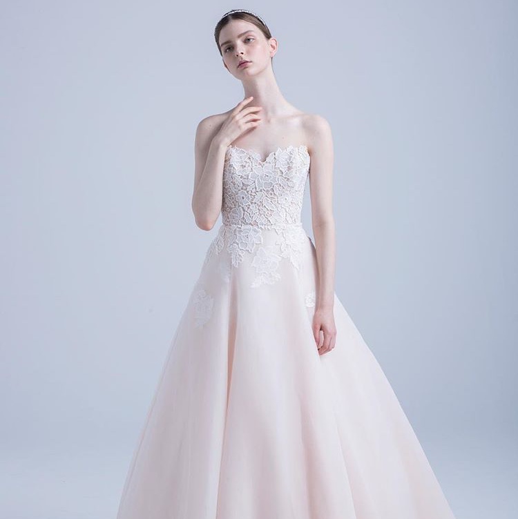 保存版 カラードレスの選び方と似合う色を体型 身長 肌色別に徹底解説 ドレッシーズ