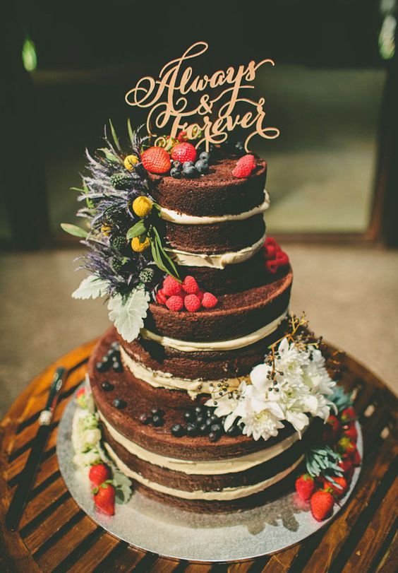 http://www.deerpearlflowers.com/rustic-berry-wedding-cakes/