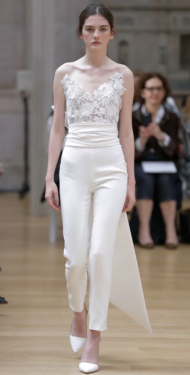 海外で大注目！ウェディングドレスのおしゃれなパンツスタイルの魅力とは ドレッシーズ