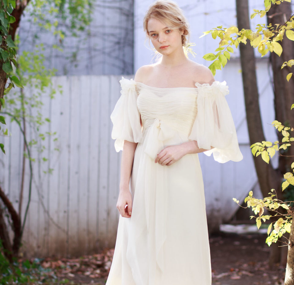 体型で選ぶのが正解 ウェディングドレスの似合う種類とポイント ドレッシーズ