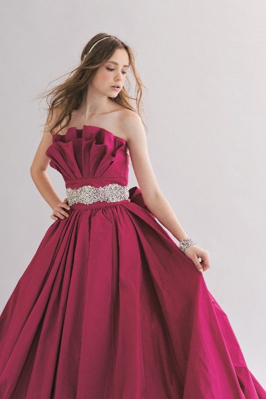 女の子らしさを出すには 赤 ピンク系のカラードレス ドレッシーズ