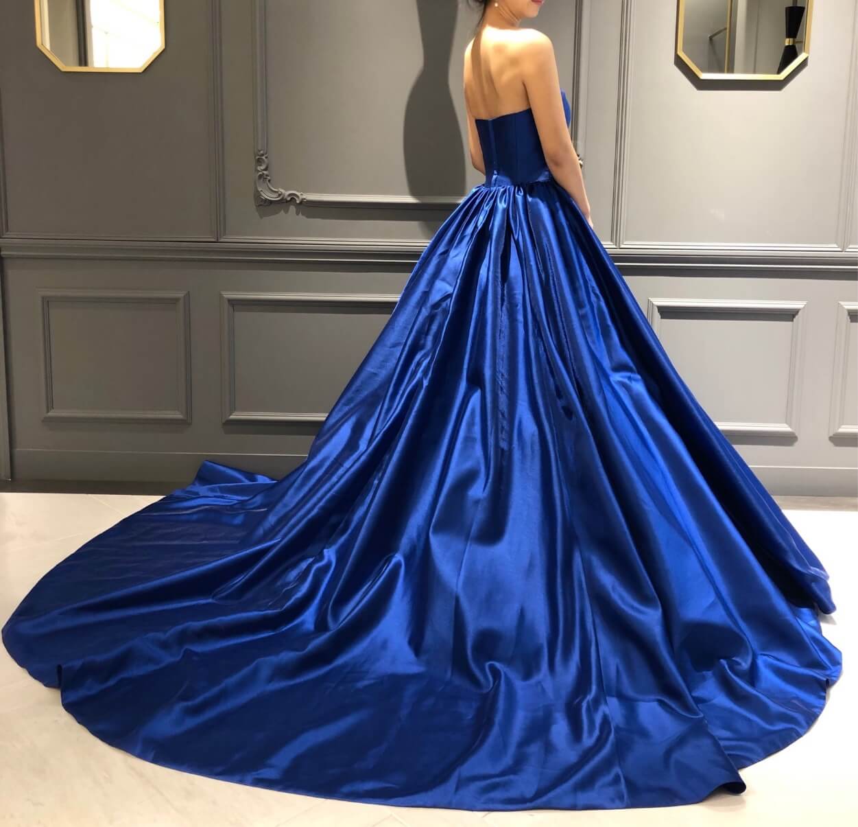 ロイヤルブルーで気品溢れるauthentique オーセンティック オリジナルドレス ドレッシーズ
