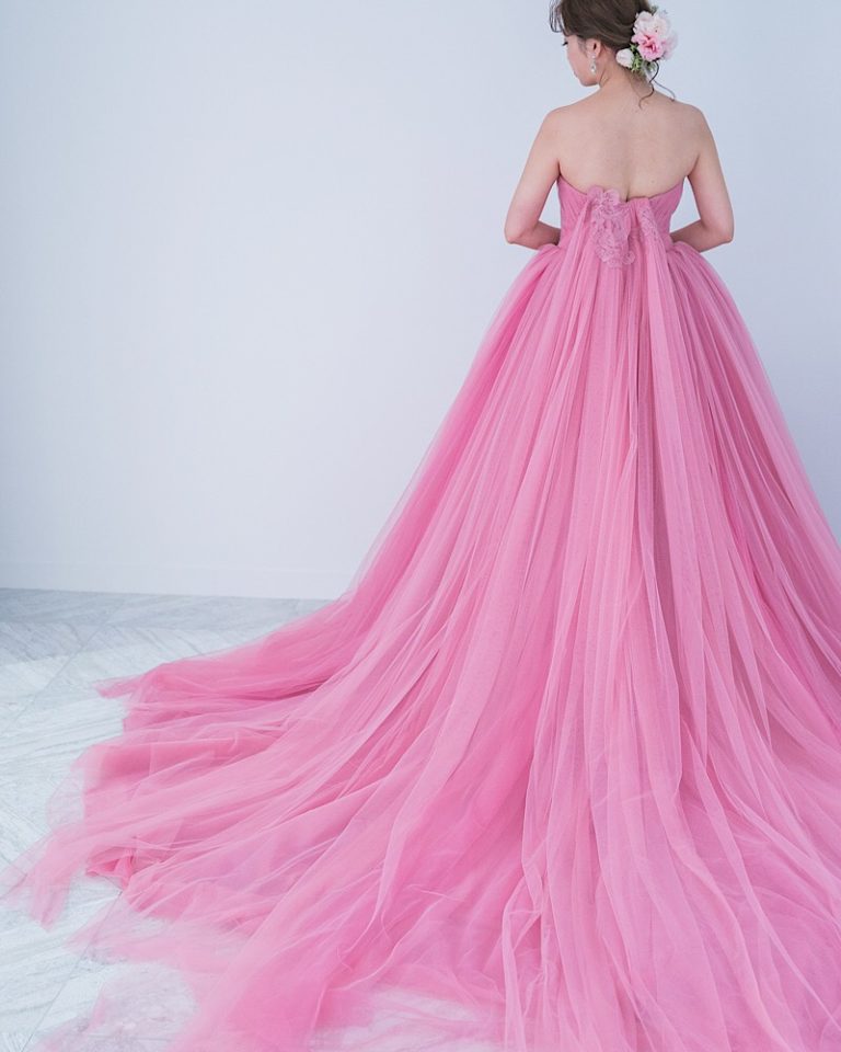 ピンクのニュアンスカラードレス