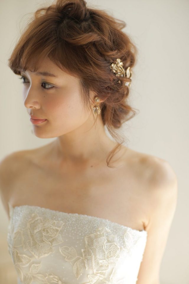 前髪のある花嫁さま必見 ウェディングドレスに似合う人気の前髪ヘアアレンジ ドレッシーズ